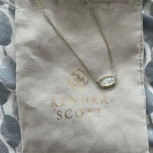 Kendra Scott Elisa necklace in gold/ivory pearl